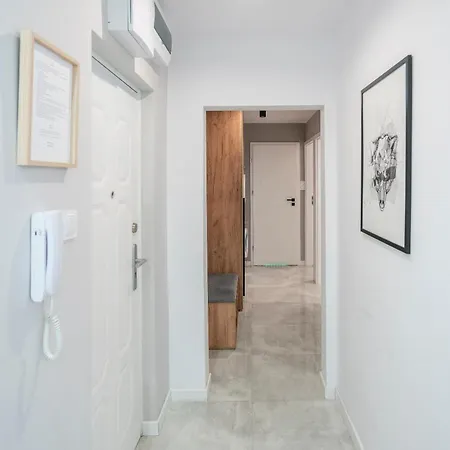 Stylowy Blue Self Check In 24h Breslavia